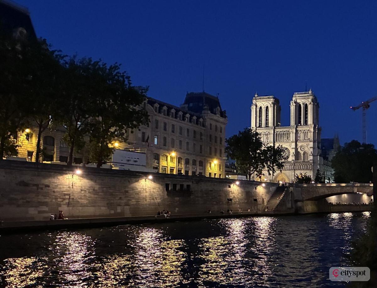 Île de la Cité & Île Saint-Louis: Where Paris Began, on Two Small Islands