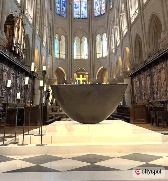 The new altar of Notre-Dame — reopened in December 2024