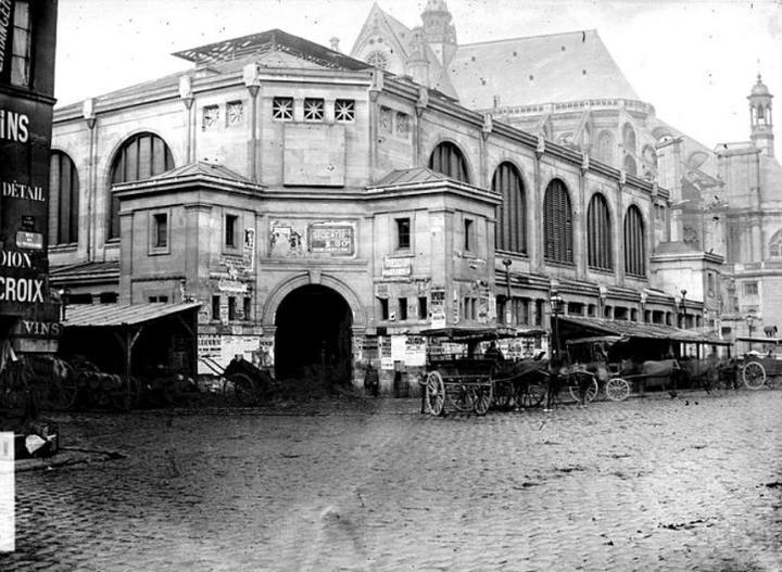 First pavilion of the Halles centrales, demolished in 1859