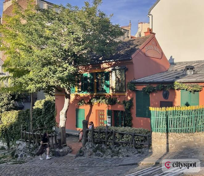 Au Lapin Agile — the historic cabaret on rue des Saules, Montmartre